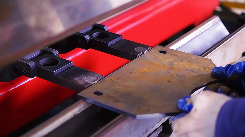 ورشة تصنيع المبادل الحراري الغلافي الأنبوبي- ماكينة ثني CNC